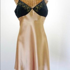 Morgan Taylor Satin Night slip gold black velvet M